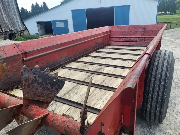 new-holland-520-image-28