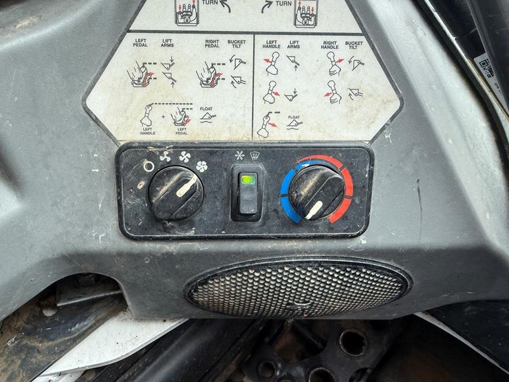2023-bobcat-t770-image-28