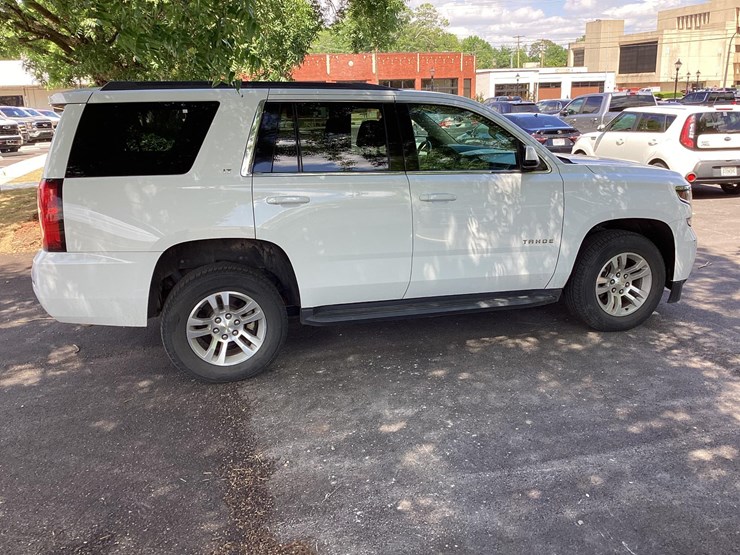 2017-chevrolet-tahoe-image-4