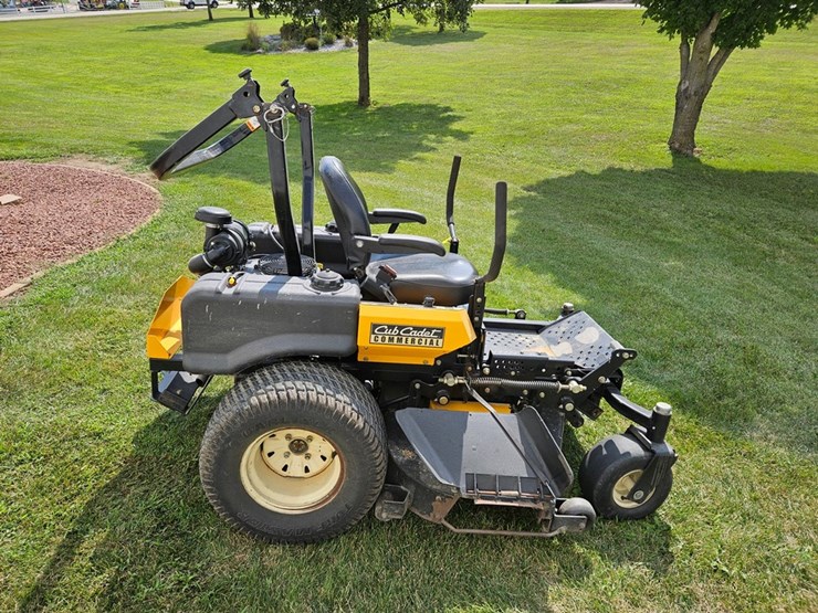 #6889-•-cub-cadet-"-the-tank"-zero-turn-mower-image-6