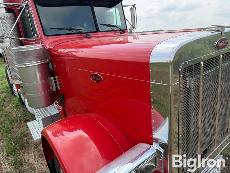 2005-peterbilt-379-image-13