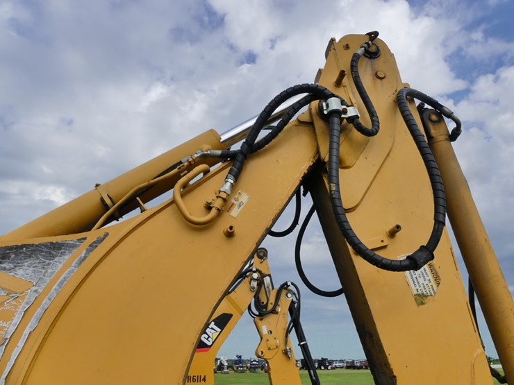 caterpillar-420d-image-16