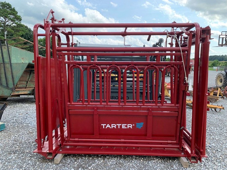 tarter-cattle-master-squeeze-chute-image-6