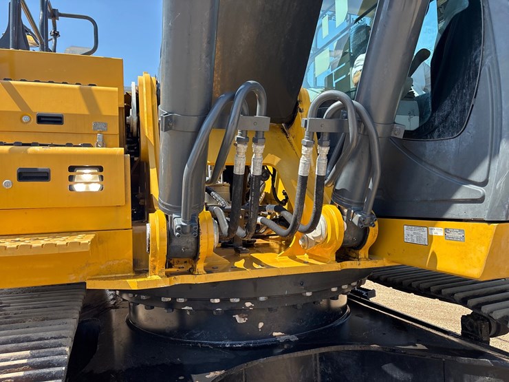 #16331-•-2023-deere-350p-hydraulic-excavator-image-13