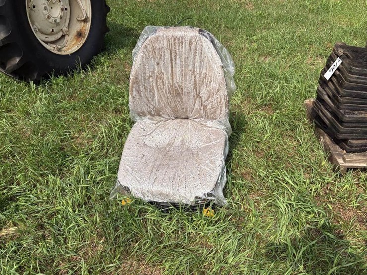 tractor-12-volt-air-seat---never-used-image-2