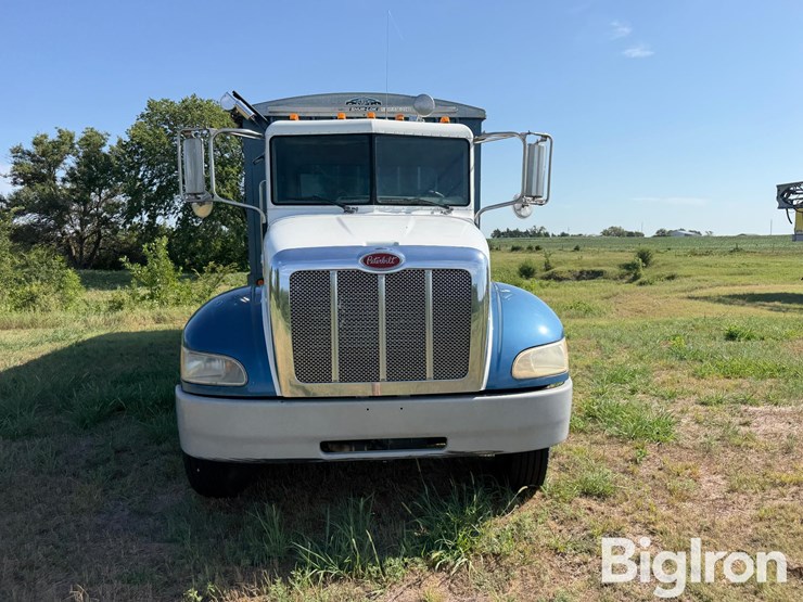 2005-peterbilt-335-image-2
