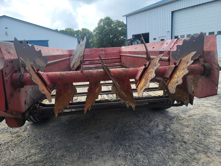new-holland-520-image-25