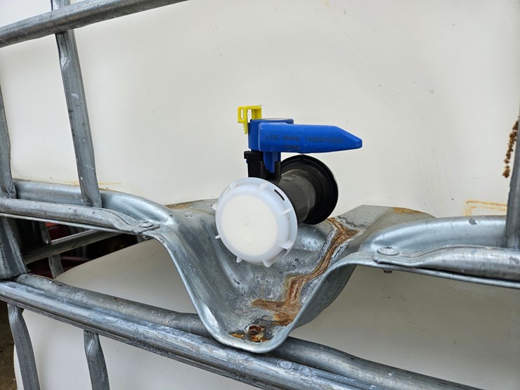 #190-•-2---plastic-tanks-image-5