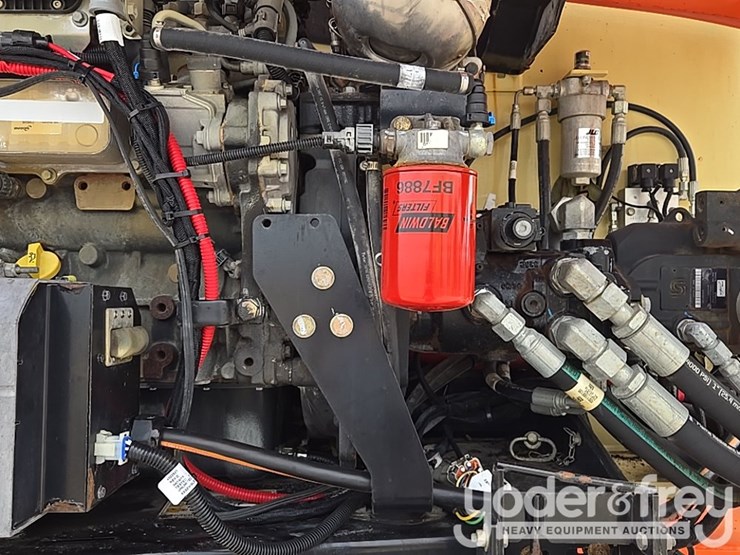 2016-jlg-800aj-image-46
