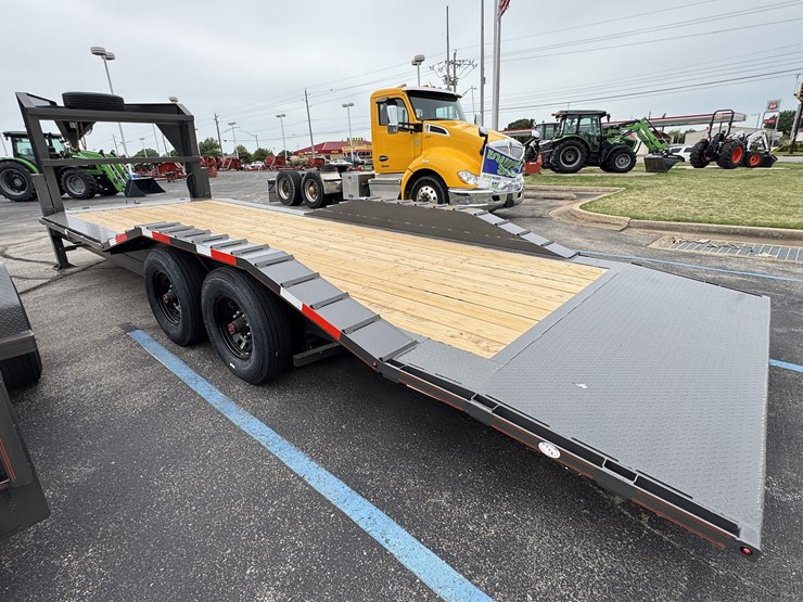 2026-bellwether-premier-8.5'x24'-hyd-tilt-gooseneck-trailer-image-5