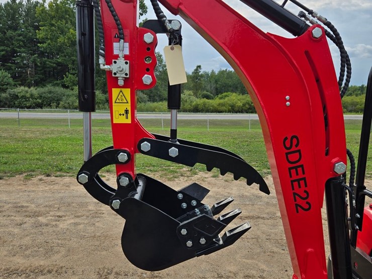 #2016-•-sdee22-diesel-mini-excavator-image-2