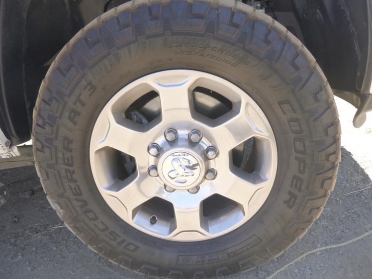 2017-dodge-3500-image-30