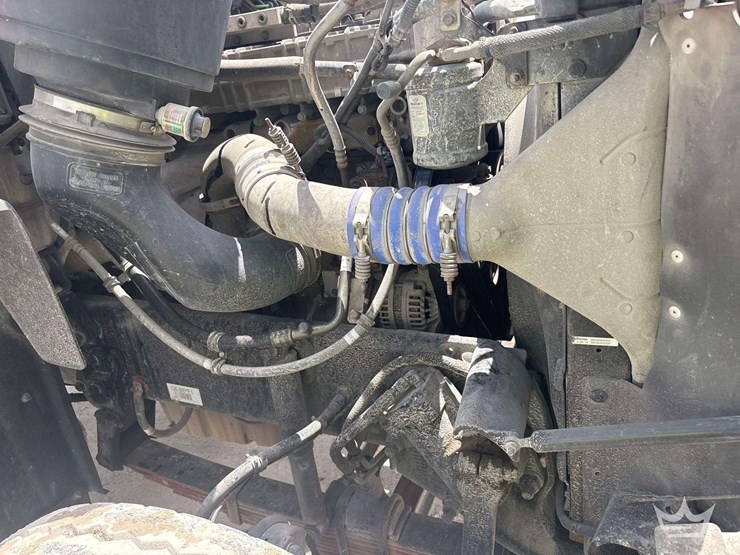 2015-freightliner-114sd-image-11
