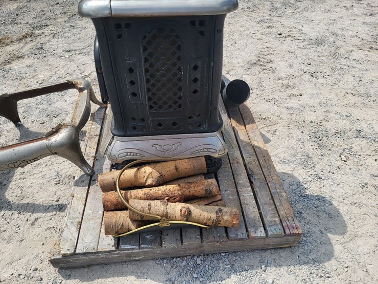 brilliant-the-wemble-co.--no-16-176-cast-wood-burning-stove-image-12