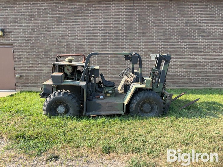military-rough-terrain-forklift-image-8