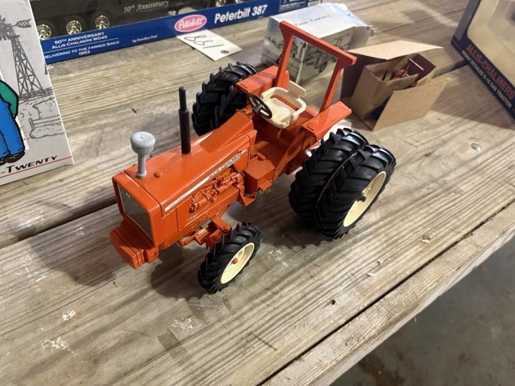 allis-chalmers-model-two-twenty-tractor-set-image-4