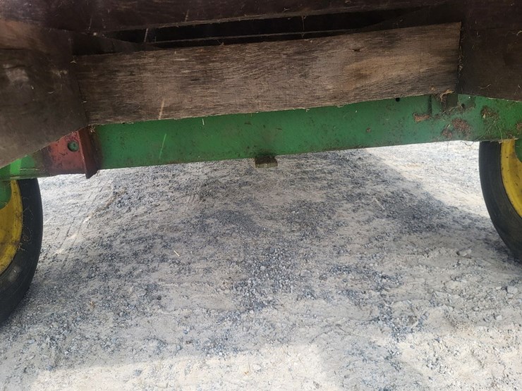 hay-wagon-w/running-gear-image-23