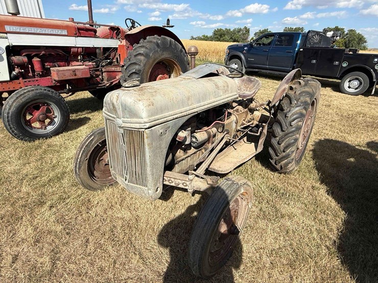 ford-8n-image-8