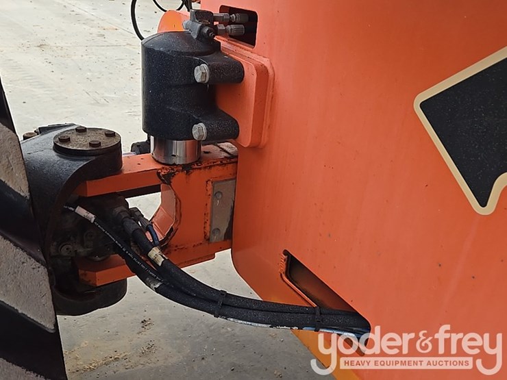 2016-jlg-800aj-image-26
