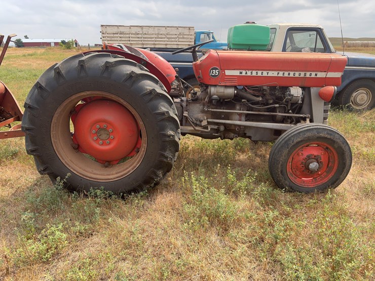 massey-ferguson-135-image-19