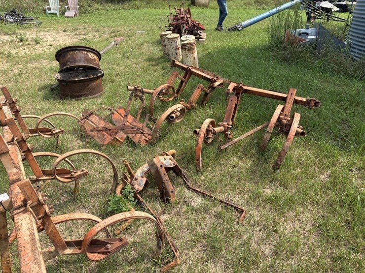 allis-chalmers-2-row-cultivator---off-ca-image-3
