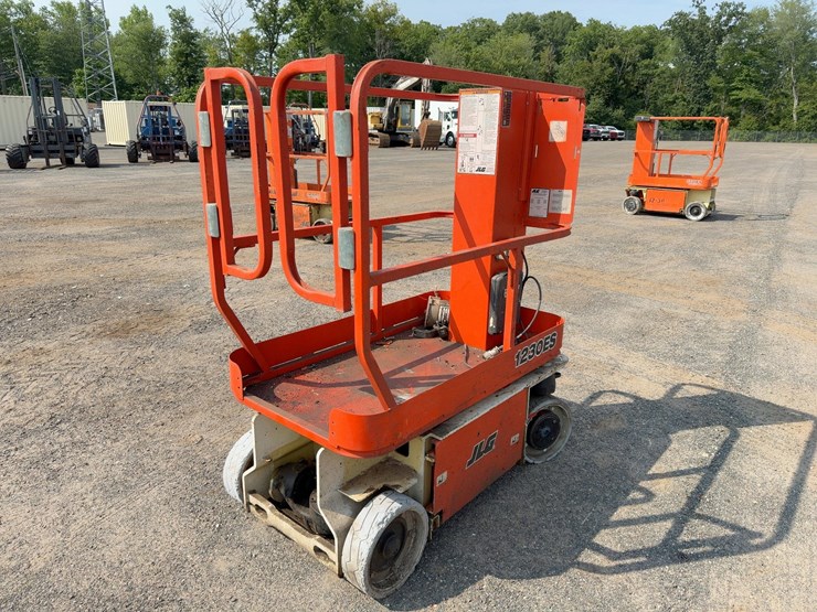 2007-jlg-1230es-image-3