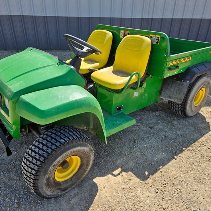 JOHN DEERE GATOR