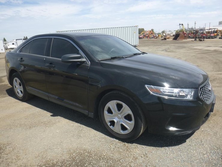 2015-ford-taurus-sedan-image-2