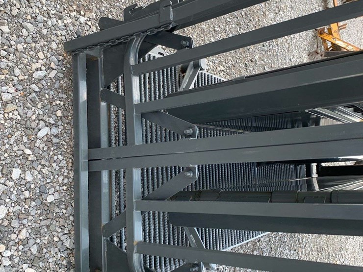 nt-bronco-squeeze-chute-image-7