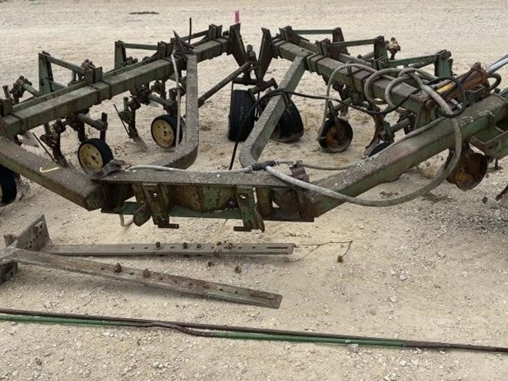l2---jd-front-row-cultivator-ef00715-image-1