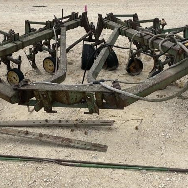 L2 - JD Front Row Cultivator EF00715