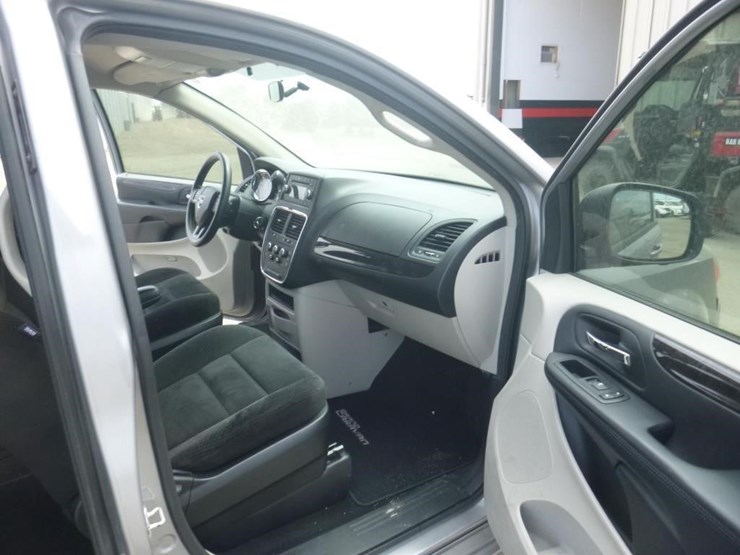 2017-dodge-grand-caravan-image-6