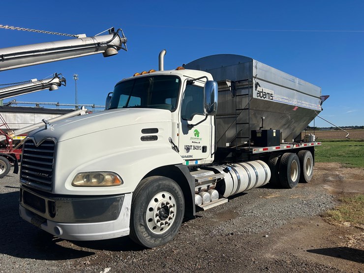 2012-mack-tender-truck-w/adams-rear-discharge-bed-auger-image-1
