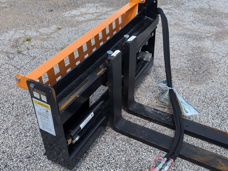 wolverine-skid-steer-pallet-fork-hydraulic-adjustable-pfa-11-3300g-image-2