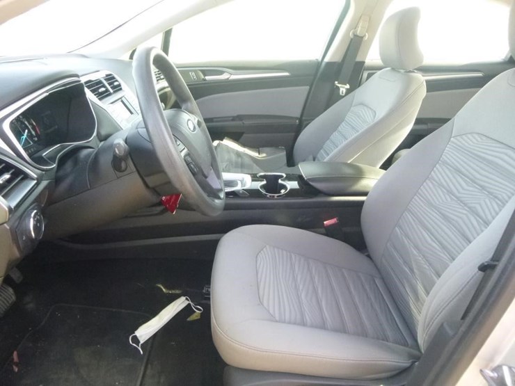 2016-ford-fusion-hybrid-sedan-image-8