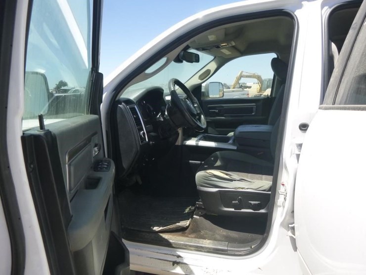 2017-dodge-3500-image-8