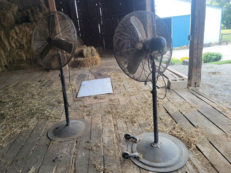 (2)-32"-livestock-fans-w/stands-and-electric-motor-image-4