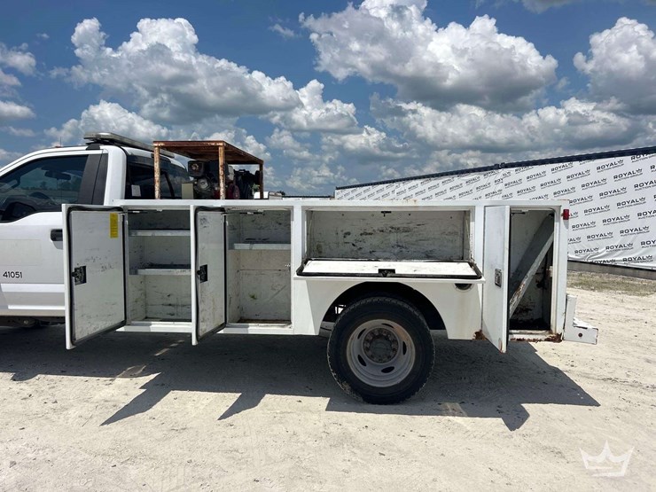 2017-ford-f550-image-16
