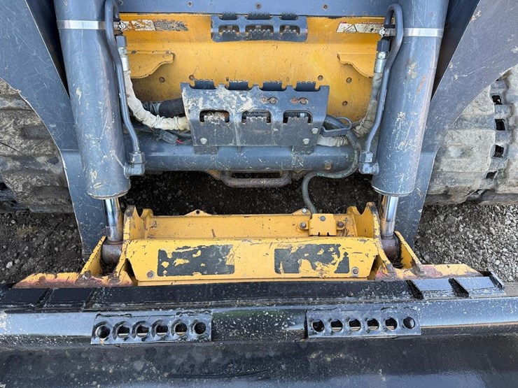 2020-deere-333g-image-10