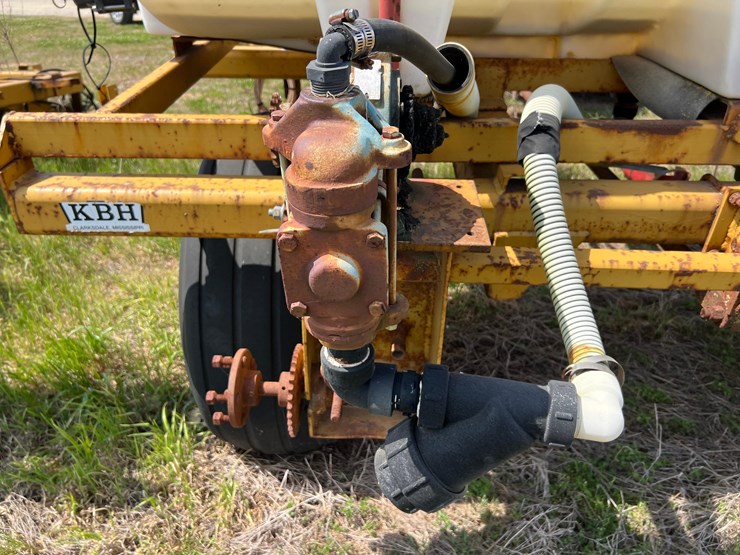 kbh-8-row-liquid-applicator-image-11