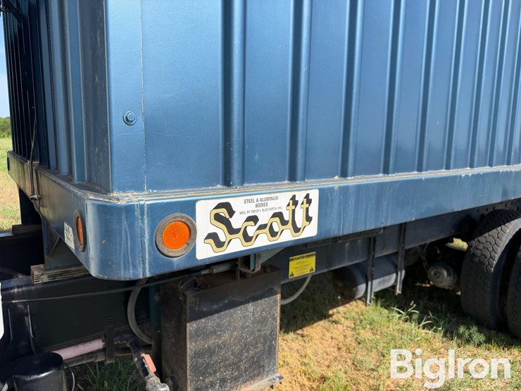 2005-peterbilt-335-image-14