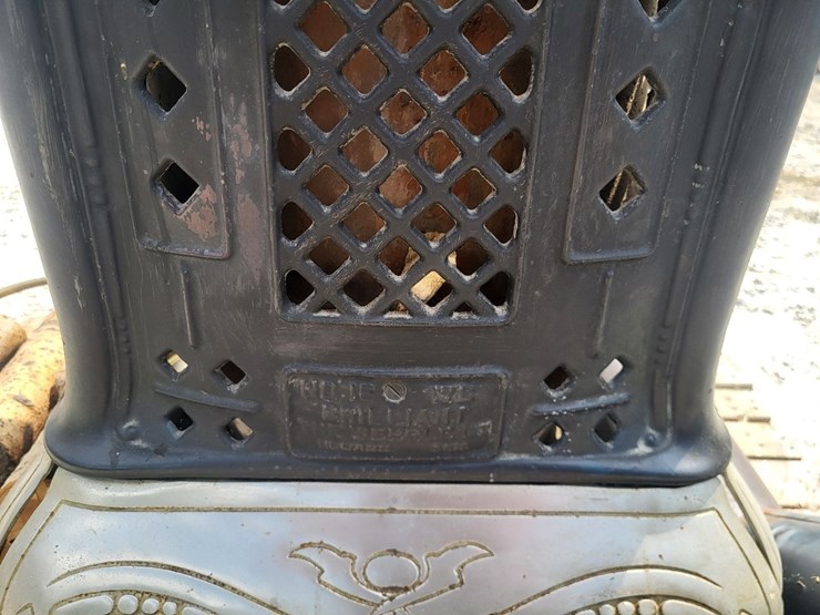 brilliant-the-wemble-co.--no-16-176-cast-wood-burning-stove-image-10