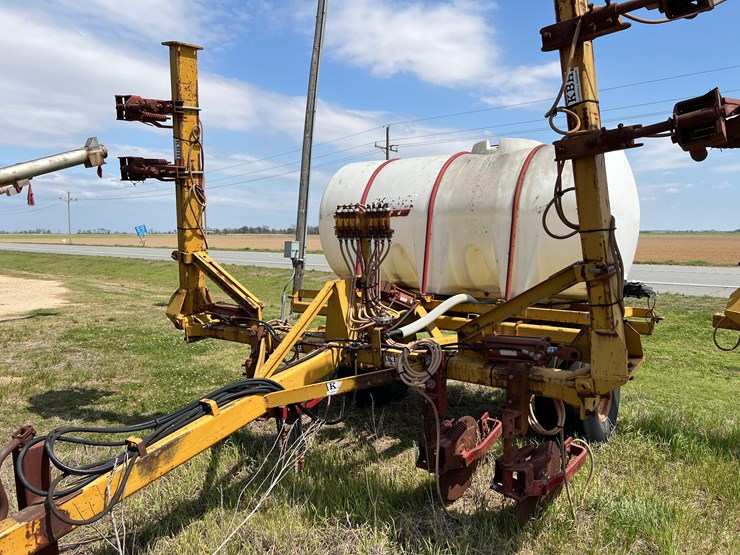kbh-8-row-liquid-applicator-image-1