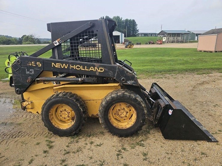 new-holland-465-image-1