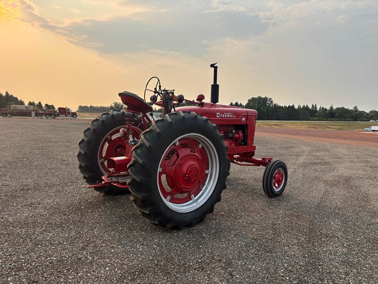 farmall-m-tractor-image-5