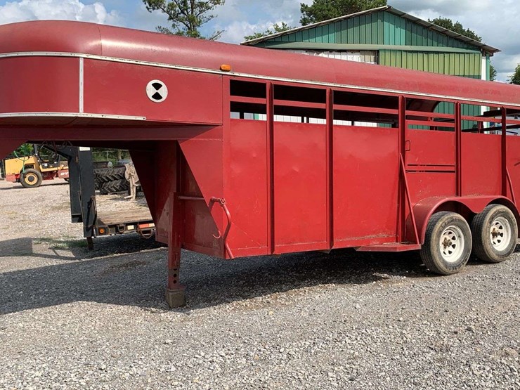 1993-circle-m-supreme-stock-trailer-image-2