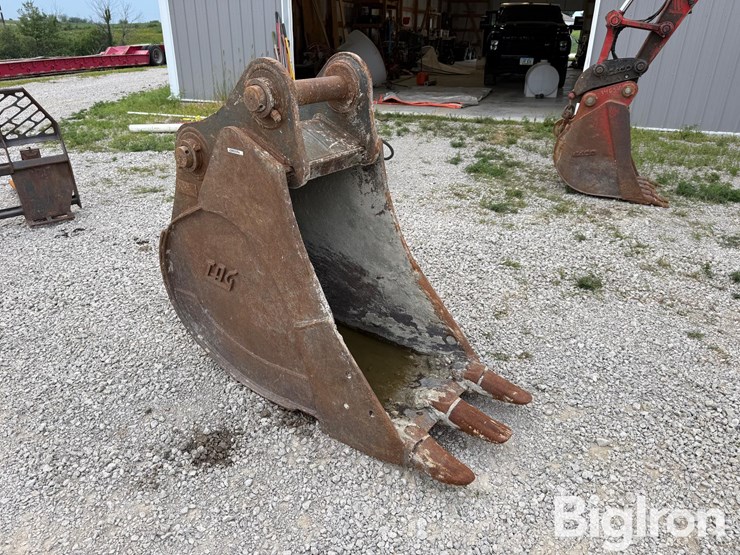 tag-24"-excavator-bucket-image-3