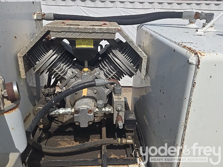2012-peterbilt-348-image-51