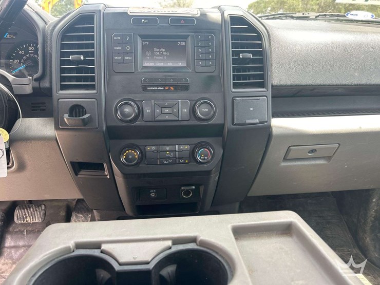 2017-ford-f150-image-16