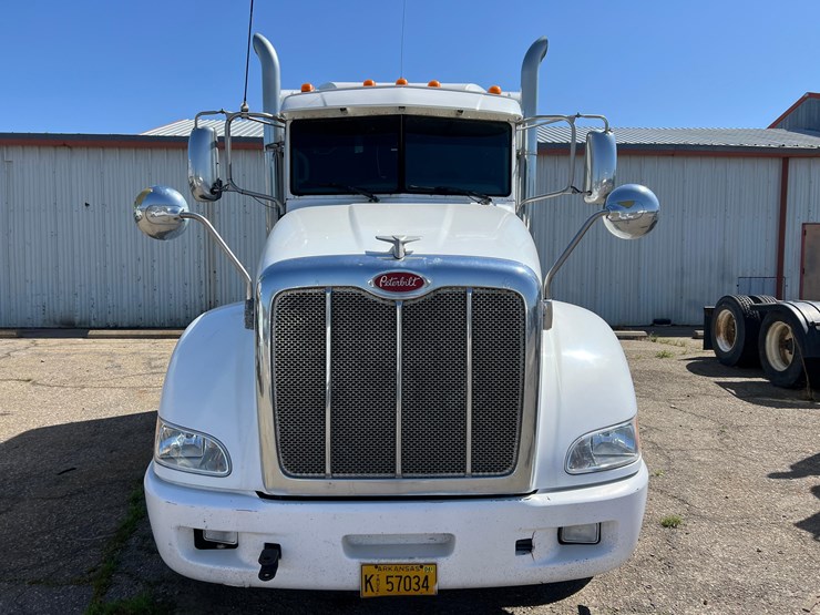 2011-peterbilt-386-image-2